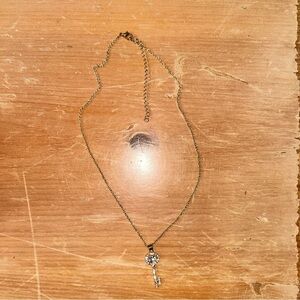 Elegant Gold Key Pendant Necklace